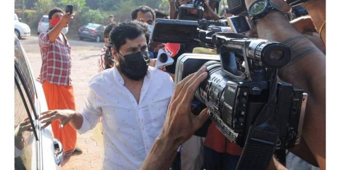 നടിയെ ആക്രമിച്ച കേസ് ; ദിലീപും കൂട്ട് പ്രതി ശരത്തും നൽകിയ ഹർജിയിൽ എറണാകുളം ജുഡീഷ്യൽ മജിസ്ട്രേട്ട് കോടതി വിധി ഇന്ന് നടിയെ ആക്രമിച്ച കേസ് ; ദിലീപും കൂട്ട് പ്രതി ശരത്തും നൽകിയ ഹർജിയിൽ എറണാകുളം ജുഡീഷ്യൽ മജിസ്ട്രേട്ട് കോടതി വിധി ഇന്ന്