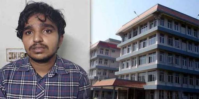 തൃശൂര് മെഡിക്കല് കോളേജ് ആശുപത്രിയിലെ ഹൗസ് സര്ജനെ ചോദ്യം ചെയ്യുന്ന വീഡിയോ പുറത്തായതില് അന്വേഷണം തൃശൂര് മെഡിക്കല് കോളേജ് ആശുപത്രിയിലെ ഹൗസ് സര്ജനെ ചോദ്യം ചെയ്യുന്ന വീഡിയോ പുറത്തായതില് അന്വേഷണം