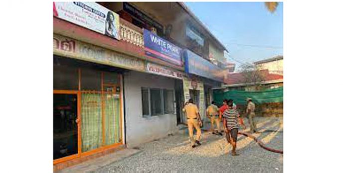 കാത്തലിക് സിറിയന് ബാങ്കിന്റെ നാലുകോടി ശാഖയില് തീപിടിത്തം കാത്തലിക് സിറിയന് ബാങ്കിന്റെ നാലുകോടി ശാഖയില് തീപിടിത്തം