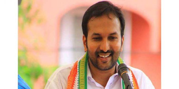 ധീരജിന്റെ കൊലപാതകം ; യാതൊരു ബന്ധവുമില്ലാത്ത കെ എസ് യു പ്രവർത്തകരെ അക്രമിക്കുന്നു : പിസി വിഷ്ണുനാഥ് ധീരജിന്റെ കൊലപാതകം ; യാതൊരു ബന്ധവുമില്ലാത്ത കെ എസ് യു പ്രവർത്തകരെ അക്രമിക്കുന്നു : പിസി വിഷ്ണുനാഥ്
