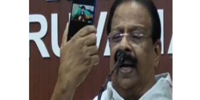 ധീരജ് വധക്കേസില് അറസ്റ്റിലായ അഞ്ചുപേരും നിരപരാധികള് ; ആവര്ത്തിച്ച് കെ സുധാകരന് ധീരജ് വധക്കേസില് അറസ്റ്റിലായ അഞ്ചുപേരും നിരപരാധികള് ; ആവര്ത്തിച്ച് കെ സുധാകരന്