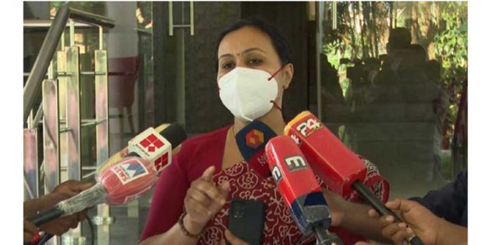 പത്ത് ദിവസം കൊണ്ട് നാലിരട്ടി വര്ധന ; ആരില് നിന്നും കൊവിഡ് പകരാം – അതീവ ജാഗ്രത തുടരണം പത്ത് ദിവസം കൊണ്ട് നാലിരട്ടി വര്ധന ; ആരില് നിന്നും കൊവിഡ് പകരാം – അതീവ ജാഗ്രത തുടരണം