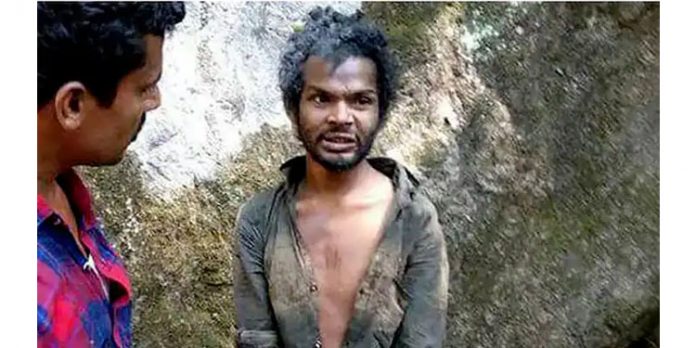 അട്ടപ്പാടി മധു കേസ് ; പോലീസ് മധുവിന്റെ കുടുംബത്തെ സന്ദർശിച്ചു അട്ടപ്പാടി മധു കേസ് ; പോലീസ് മധുവിന്റെ കുടുംബത്തെ സന്ദർശിച്ചു