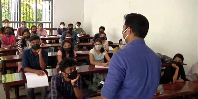 ഉന്നതവിദ്യാഭ്യാസ രംഗത്ത് സ്വാശ്രയവത്കരണമന്ന് ആക്ഷേപം ഉന്നതവിദ്യാഭ്യാസ രംഗത്ത് സ്വാശ്രയവത്കരണമന്ന് ആക്ഷേപം