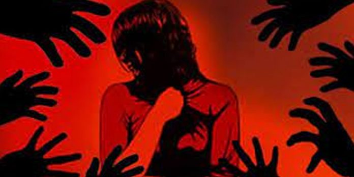വീണ്ടും കൂട്ടബലാത്സംഗം ; 21കാരിയെ പീഡിപ്പിച്ചത് തൊഴിലുടമ അടക്കമുള്ളവര് വീണ്ടും കൂട്ടബലാത്സംഗം ; 21കാരിയെ പീഡിപ്പിച്ചത് തൊഴിലുടമ അടക്കമുള്ളവര്