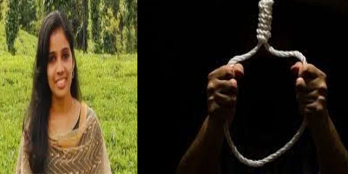 പഴയങ്ങാടിയിൽ കോളേജ് അധ്യാപിക തൂങ്ങി മരിച്ച നിലയിൽ പഴയങ്ങാടിയിൽ കോളേജ് അധ്യാപിക തൂങ്ങി മരിച്ച നിലയിൽ