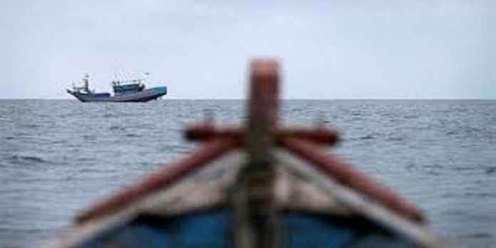 പൊന്നാനിയിലെ മൂന്ന് മത്സ്യത്തൊഴിലാളികളെ കടലിൽ കാണാതായി ; തെരച്ചിൽ പൊന്നാനിയിലെ മൂന്ന് മത്സ്യത്തൊഴിലാളികളെ കടലിൽ കാണാതായി ; തെരച്ചിൽ