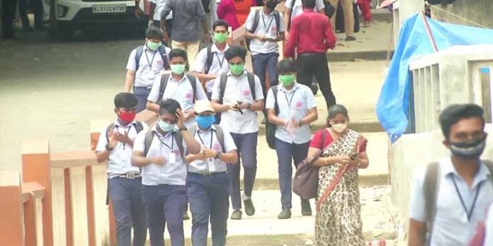 ക്രിസ്മസ് അവധിക്ക് ശേഷം സംസ്ഥാനത്തെ സ്കൂളുകൾ ഇന്ന് തുറക്കും ക്രിസ്മസ് അവധിക്ക് ശേഷം സംസ്ഥാനത്തെ സ്കൂളുകൾ ഇന്ന് തുറക്കും