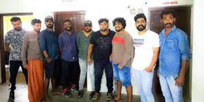ക്വട്ടേഷന് പണി നടത്തി വരുന്ന ഒന്പതംഗ ഗുണ്ടാസംഘത്തെ പോലീസ് അറസ്റ്റു ചെയ്തു ക്വട്ടേഷന് പണി നടത്തി വരുന്ന ഒന്പതംഗ ഗുണ്ടാസംഘത്തെ പോലീസ് അറസ്റ്റു ചെയ്തു