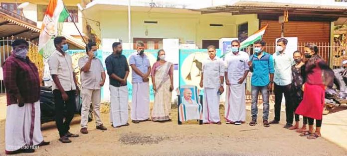 മഹാത്മാ ഗാന്ധിജിയുടെ 75-ാം മത് രക്തസാക്ഷിത്വദിനം ; യൂത്ത് കോൺഗ്രസ് വർഗീയ വിരുദ്ധദിനമായി ആചരിച്ചു മഹാത്മാ ഗാന്ധിജിയുടെ 75-ാം മത് രക്തസാക്ഷിത്വദിനം ; യൂത്ത് കോൺഗ്രസ് വർഗീയ വിരുദ്ധദിനമായി ആചരിച്ചു