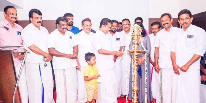 മഴയുടെ സംഗീതത്തിലൂടെ കുടുംബ ബന്ധങ്ങളുടെ ആഴങ്ങളിലേക്കുള്ള തിരിഞ്ഞു നടത്തമാണ് മഴയാത്ര ; അഡ്വ.അടൂർ പ്രകാശ് എംപി മഴയുടെ സംഗീതത്തിലൂടെ കുടുംബ ബന്ധങ്ങളുടെ ആഴങ്ങളിലേക്കുള്ള തിരിഞ്ഞു നടത്തമാണ് മഴയാത്ര ; അഡ്വ.അടൂർ പ്രകാശ് എംപി