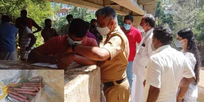 തിരുവാഭരണം തിരികെ വരുന്ന പേങ്ങാട്ടു കടവ് പാലത്തിന്റെ അടിയിൽ സ്ഫോടക വസ്തുക്കൾ കണ്ടെത്തി തിരുവാഭരണം തിരികെ വരുന്ന പേങ്ങാട്ടു കടവ് പാലത്തിന്റെ അടിയിൽ സ്ഫോടക വസ്തുക്കൾ കണ്ടെത്തി