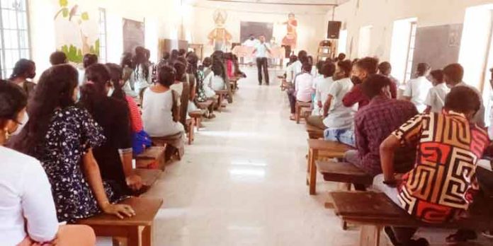 മെന്റല് ഹെല്ത്ത് പ്രോഗ്രാമിന്റെ ഭാഗമായി കുട്ടികള്ക്കായി ബോധവത്ക്കരണ ക്ലാസെടുത്തു മെന്റല് ഹെല്ത്ത് പ്രോഗ്രാമിന്റെ ഭാഗമായി കുട്ടികള്ക്കായി ബോധവത്ക്കരണ ക്ലാസെടുത്തു