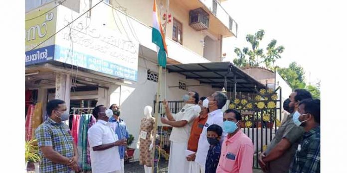 റിപ്പബ്ലിക് ദിനത്തില് സി.പി.ഐ ഭരണഘടന സംരക്ഷണ ദിനം ആചരിച്ചു റിപ്പബ്ലിക് ദിനത്തില് സി.പി.ഐ ഭരണഘടന സംരക്ഷണ ദിനം ആചരിച്ചു