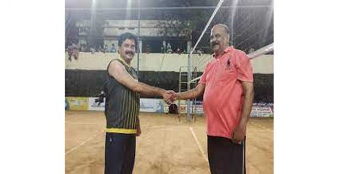 വോളിബോൾ കോർട്ടിൽ ‘ചെറുപ്പക്കാരായി’ മന്ത്രി റോഷിയും മാണി സി കാപ്പനും വോളിബോൾ കോർട്ടിൽ ‘ചെറുപ്പക്കാരായി’ മന്ത്രി റോഷിയും മാണി സി കാപ്പനും