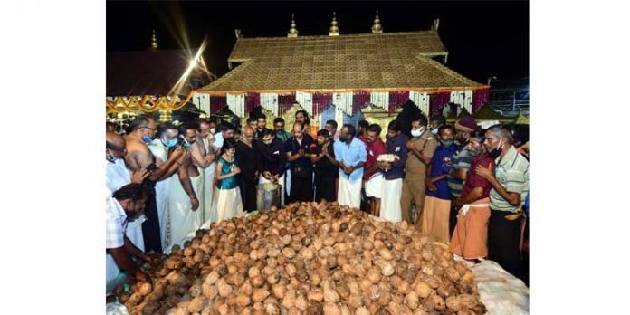 ഇരുപതിനായിരത്തോളം നാളീകേരത്തിന്റെ നെയ്യഭിഷേകം നടത്തി ശബരിമല ഇരുപതിനായിരത്തോളം നാളീകേരത്തിന്റെ നെയ്യഭിഷേകം നടത്തി ശബരിമല