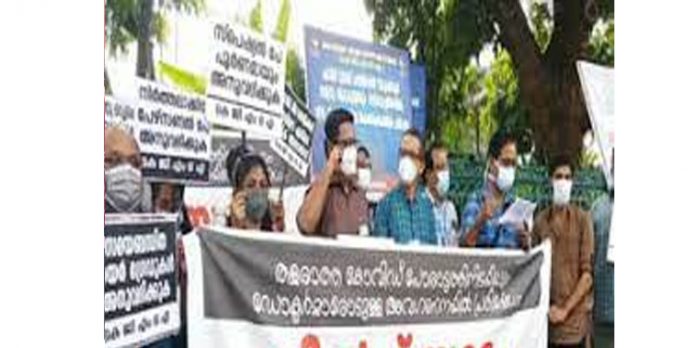 പുതുവത്സരത്തിലും സമരം തുടർന്ന് കെജിഎംഒഎ ; പ്രതിഷേധ ക്ലിനിക്ക് പുതുവത്സരത്തിലും സമരം തുടർന്ന് കെജിഎംഒഎ ; പ്രതിഷേധ ക്ലിനിക്ക്