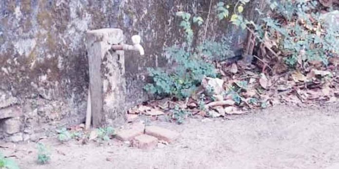 ചെങ്ങന്നൂരില് കുടിവെള്ളക്ഷാമം രൂക്ഷം ; വാട്ടര് കിയോസ്ക്കുകള് നോക്കുകുത്തിയായി മാറി ചെങ്ങന്നൂരില് കുടിവെള്ളക്ഷാമം രൂക്ഷം ; വാട്ടര് കിയോസ്ക്കുകള് നോക്കുകുത്തിയായി മാറി