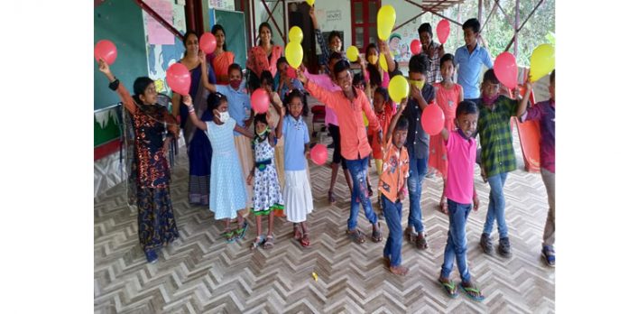 ‘അതിജീവനം’ ; അട്ടത്തോട്ടിൽ ചിക്കൻ ഡാൻസ് നടത്തി ‘അതിജീവനം’ ; അട്ടത്തോട്ടിൽ ചിക്കൻ ഡാൻസ് നടത്തി