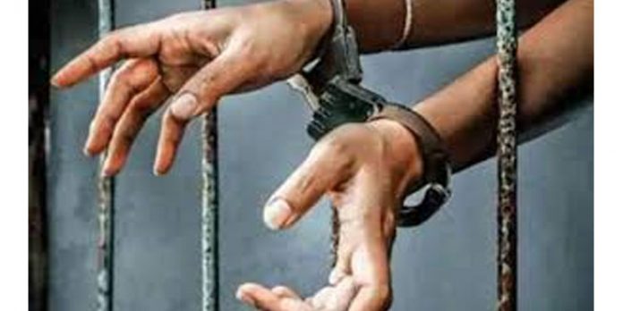 നാല് മാസം വളര്ച്ചയെത്തിയ കുഞ്ഞിന്റെ ഭ്രൂണം ഉപേക്ഷിച്ചു : യുവതി പോലീസ് പിടിയിൽ നാല് മാസം വളര്ച്ചയെത്തിയ കുഞ്ഞിന്റെ ഭ്രൂണം ഉപേക്ഷിച്ചു : യുവതി പോലീസ് പിടിയിൽ