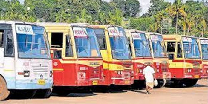 കോവിഡ് മൂന്നാം തരംഗ ഭീതിയില് കൊടുങ്ങല്ലൂര് കെ.എസ്.ആര്.ടി.സിക്ക് വന് വരുമാന നഷ്ടം കോവിഡ് മൂന്നാം തരംഗ ഭീതിയില് കൊടുങ്ങല്ലൂര് കെ.എസ്.ആര്.ടി.സിക്ക് വന് വരുമാന നഷ്ടം