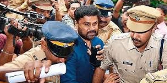 ദിലീപിന്റെ ഐ.ടി സഹായി സലീഷിന്റെ അപകടമരണം : ക്രൈം ബ്രാഞ്ച് അന്വേഷിക്കും ദിലീപിന്റെ ഐ.ടി സഹായി സലീഷിന്റെ അപകടമരണം : ക്രൈം ബ്രാഞ്ച് അന്വേഷിക്കും