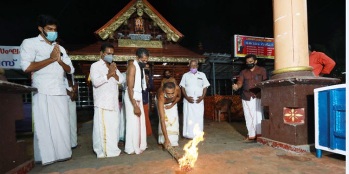 കോട്ടാങ്ങൽ പടയണിക്ക് ചൂട്ട് വെച്ചു ; ആറിനും ഏഴിനും വലിയ പടയണി കോട്ടാങ്ങൽ പടയണിക്ക് ചൂട്ട് വെച്ചു ; ആറിനും ഏഴിനും വലിയ പടയണി