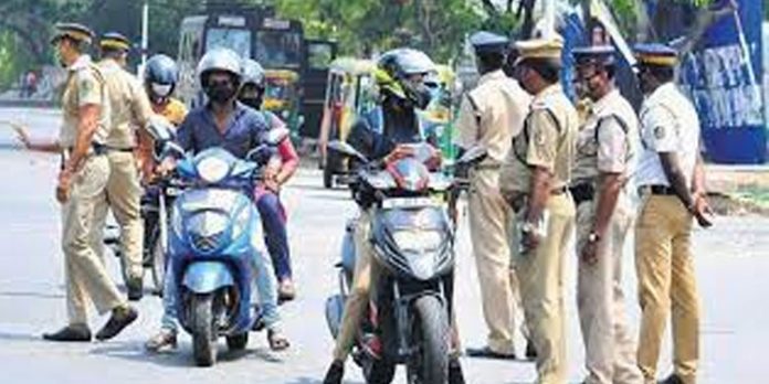 കോവിഡ് നിയന്ത്രണ ലംഘനം ; സംസ്ഥാനത്ത് ഇന്ന് 297 പേര്ക്കെതിരെ കേസെടുത്തു കോവിഡ് നിയന്ത്രണ ലംഘനം ; സംസ്ഥാനത്ത് ഇന്ന് 297 പേര്ക്കെതിരെ കേസെടുത്തു