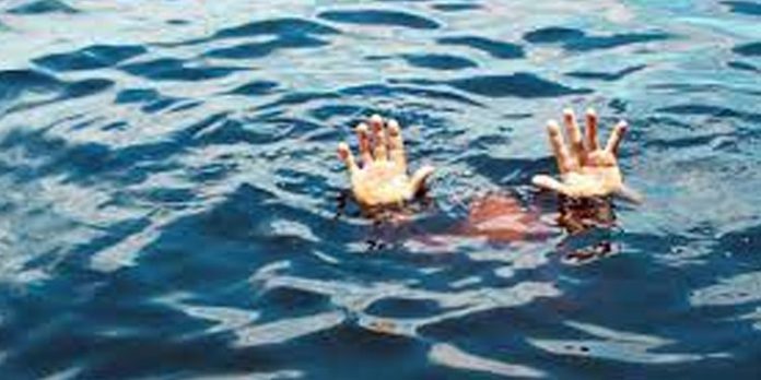 അന്യ സംസ്ഥാന തൊഴിലാളികളെ പുഴയില് മുങ്ങിമരിച്ച നിലയില് കണ്ടെത്തി അന്യ സംസ്ഥാന തൊഴിലാളികളെ പുഴയില് മുങ്ങിമരിച്ച നിലയില് കണ്ടെത്തി
