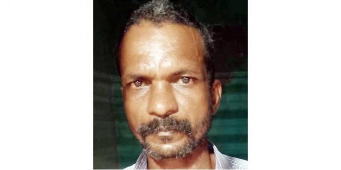 ഭാര്യയെയും മകനെയും കൊലപ്പെടുത്താന് ശ്രമിച്ചയാള് അറസ്റ്റില് ഭാര്യയെയും മകനെയും കൊലപ്പെടുത്താന് ശ്രമിച്ചയാള് അറസ്റ്റില്