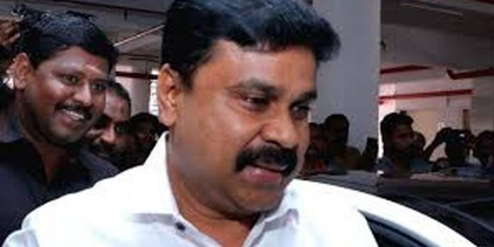 ഫോണ് അണ്ലോക്ക് ചെയ്യാന് പ്രതികളോ അഭിഭാഷകരോ ഹാജരാകണം : കോടതി ഫോണ് അണ്ലോക്ക് ചെയ്യാന് പ്രതികളോ അഭിഭാഷകരോ ഹാജരാകണം : കോടതി