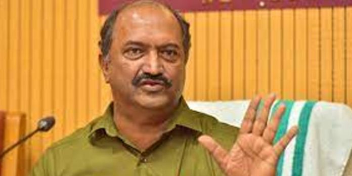 സില്വര് ലൈന് പദ്ധതിക്ക് കേന്ദ്രാനുമതി ഉണ്ടെന്ന് ആവര്ത്തിച്ച് ധനമന്ത്രി സില്വര് ലൈന് പദ്ധതിക്ക് കേന്ദ്രാനുമതി ഉണ്ടെന്ന് ആവര്ത്തിച്ച് ധനമന്ത്രി