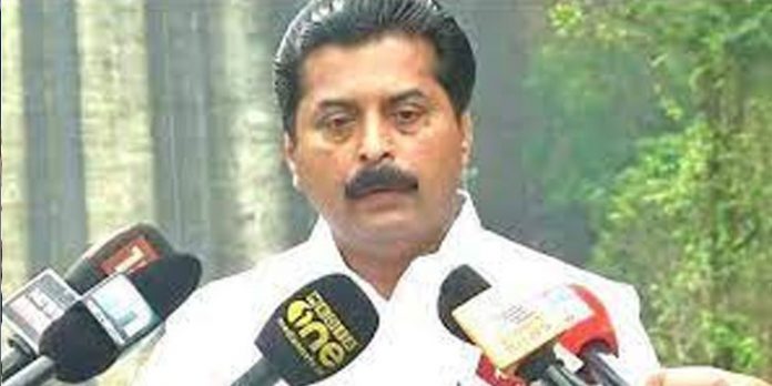 സമൂഹമാധ്യമങ്ങളിലൂടെ വ്യാജസന്ദേശം ; മന്ത്രി റോഷി അഗസ്റ്റിന് പരാതി നല്കി സമൂഹമാധ്യമങ്ങളിലൂടെ വ്യാജസന്ദേശം ; മന്ത്രി റോഷി അഗസ്റ്റിന് പരാതി നല്കി