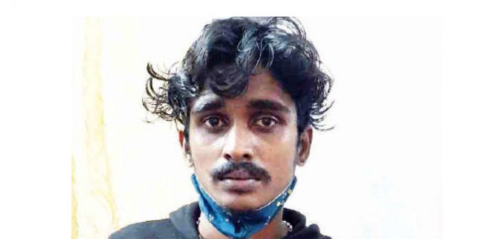 മണംപിടിച്ചെത്തിയ പോലീസ് നായയ്ക്ക് മുന്നില് കഞ്ചാവുമായി യുവാവ് കുടുങ്ങി മണംപിടിച്ചെത്തിയ പോലീസ് നായയ്ക്ക് മുന്നില് കഞ്ചാവുമായി യുവാവ് കുടുങ്ങി