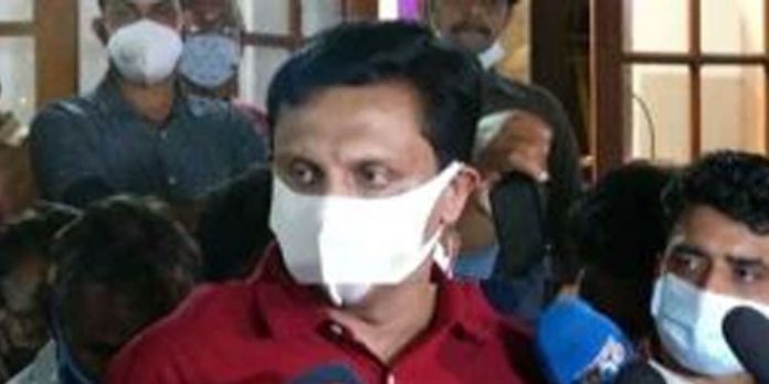 പൊതുമരാമത്തു വകുപ്പില് ക്രമക്കേടുകള് കണ്ടെത്താന് രൂപീകരിച്ച വിജിലന്സ് സംവിധാനം കൂടുതല് ശക്തിപ്പെടുത്തുമെന്ന് മന്ത്രി മുഹമ്മദ് റിയാസ് പൊതുമരാമത്തു വകുപ്പില് ക്രമക്കേടുകള് കണ്ടെത്താന് രൂപീകരിച്ച വിജിലന്സ് സംവിധാനം കൂടുതല് ശക്തിപ്പെടുത്തുമെന്ന് മന്ത്രി മുഹമ്മദ് റിയാസ്