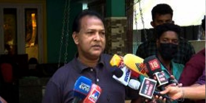 നടന് ദിലീപിനെതിരെ പുതിയ വെളിപ്പെടുത്തല് നടത്തിയ സംവിധായകൻ ബാലചന്ദ്ര കുമാറിനെതിരെ പീഡന പരാതി നടന് ദിലീപിനെതിരെ പുതിയ വെളിപ്പെടുത്തല് നടത്തിയ സംവിധായകൻ ബാലചന്ദ്ര കുമാറിനെതിരെ പീഡന പരാതി