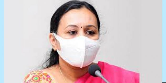 രോഗലക്ഷണങ്ങളുണ്ടെങ്കില് ആര്ടിപിസിആര് പരിശോധന ; കേരളത്തിലേക്ക് വരുന്ന അന്താരാഷ്ട്ര യാത്രക്കാര്ക്കുള്ള മാര്ഗനിര്ദേശങ്ങള് പുറപ്പെടുവിച്ചതായി ആരോഗ്യവകുപ്പ് മന്ത്രി രോഗലക്ഷണങ്ങളുണ്ടെങ്കില് ആര്ടിപിസിആര് പരിശോധന ; കേരളത്തിലേക്ക് വരുന്ന അന്താരാഷ്ട്ര യാത്രക്കാര്ക്കുള്ള മാര്ഗനിര്ദേശങ്ങള് പുറപ്പെടുവിച്ചതായി ആരോഗ്യവകുപ്പ് മന്ത്രി