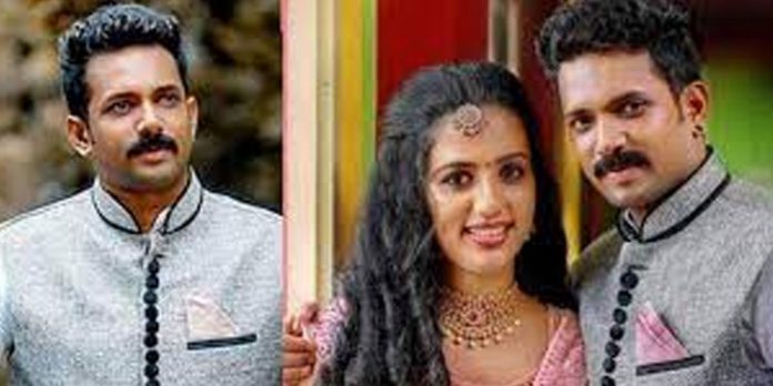 വിസ്മയ കേസില് പ്രതിയായ കിരണിന്റെ സഹോദരി കീര്ത്തി ഉള്പ്പെടെ 3 സാക്ഷികള് കൂടി കൂറുമാറി വിസ്മയ കേസില് പ്രതിയായ കിരണിന്റെ സഹോദരി കീര്ത്തി ഉള്പ്പെടെ 3 സാക്ഷികള് കൂടി കൂറുമാറി