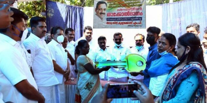 വാക്ക് പാലിച്ച് ഡീൻ കുര്യാക്കോസ് എംപി ; ഉണ്ണിമായയ്ക്ക് വീടൊരുങ്ങി വാക്ക് പാലിച്ച് ഡീൻ കുര്യാക്കോസ് എംപി ; ഉണ്ണിമായയ്ക്ക് വീടൊരുങ്ങി