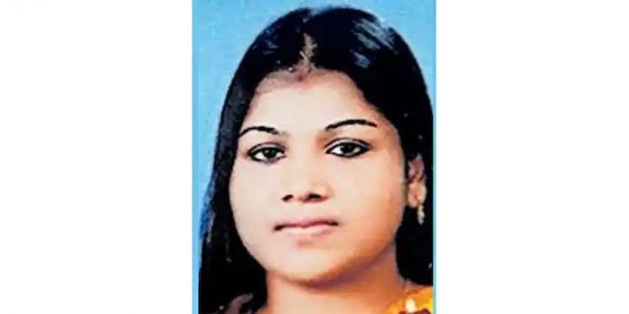 ബിസിനസുകാരനെ കെണിയിൽപ്പെടുത്തി നഗ്നചിത്രമെടുത്ത് ഭീഷണി ; 38 ലക്ഷം തട്ടിയ യുവതി പിടിയിൽ ബിസിനസുകാരനെ കെണിയിൽപ്പെടുത്തി നഗ്നചിത്രമെടുത്ത് ഭീഷണി ; 38 ലക്ഷം തട്ടിയ യുവതി പിടിയിൽ