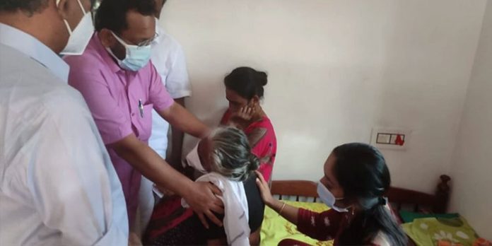 സജീവന്റെ കുടുംബത്തിന് നീതി ലഭ്യമാക്കുമെന്ന് ഉറപ്പ് നൽകി റവന്യൂ മന്ത്രി കെ രാജന് സജീവന്റെ കുടുംബത്തിന് നീതി ലഭ്യമാക്കുമെന്ന് ഉറപ്പ് നൽകി റവന്യൂ മന്ത്രി കെ രാജന്