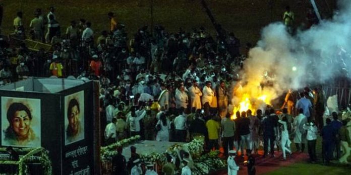ലതാ മങ്കേഷ്കർ വിട വാങ്ങി ; വാനമ്പാടിക്ക് അന്ത്യാഞ്ജലി അർപ്പിച്ച് രാജ്യം ലതാ മങ്കേഷ്കർ വിട വാങ്ങി ; വാനമ്പാടിക്ക് അന്ത്യാഞ്ജലി അർപ്പിച്ച് രാജ്യം