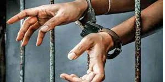 ഡല്ഹി മെട്രോ സ്റ്റേഷനിലെ എക്സ്-റേ മെഷീനില് നിന്ന് ബാഗ് മോഷ്ടിച്ച അധ്യാപിക അറസ്റ്റില് ഡല്ഹി മെട്രോ സ്റ്റേഷനിലെ എക്സ്-റേ മെഷീനില് നിന്ന് ബാഗ് മോഷ്ടിച്ച അധ്യാപിക അറസ്റ്റില്