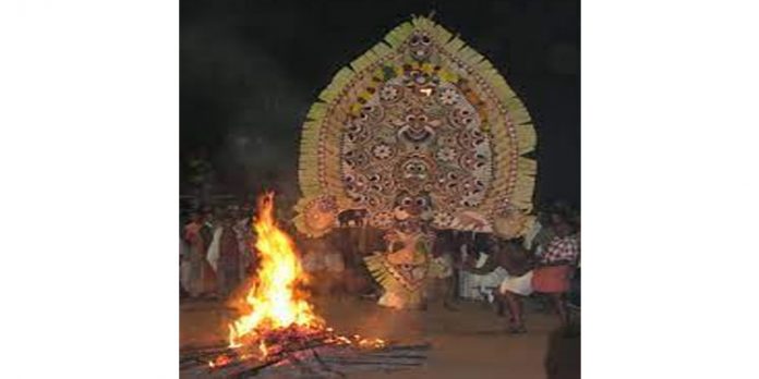 കോട്ടാങ്ങല് ദേവിക്കു മുന്പില് ഇന്ന് കുളത്തൂര്ക്കരയുടെ വലിയ പടയണി കോട്ടാങ്ങല് ദേവിക്കു മുന്പില് ഇന്ന് കുളത്തൂര്ക്കരയുടെ വലിയ പടയണി