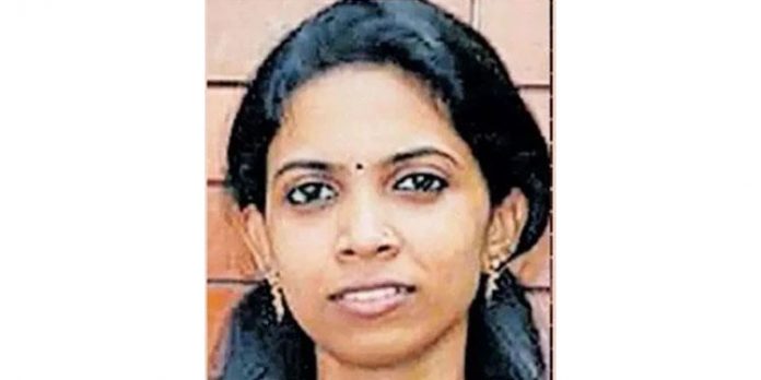 വിവാഹ ദിവസം പുലര്ച്ചെ വധു ജീവനൊടുക്കിയ സംഭവം വരനെ ഉള്പ്പെടെ ചോദ്യം ചെയ്യും വിവാഹ ദിവസം പുലര്ച്ചെ വധു ജീവനൊടുക്കിയ സംഭവം വരനെ ഉള്പ്പെടെ ചോദ്യം ചെയ്യും