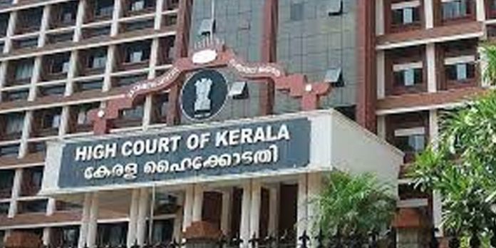 തുടരന്വേഷണം റദ്ദാക്കണമെന്നാവശ്യപ്പെട്ട് നടന് ദിലീപ് സമര്പ്പിച്ച ഹര്ജിയില് ഹൈക്കോടതി സര്ക്കാരിന്റെ വിശദീകരണം തേടി തുടരന്വേഷണം റദ്ദാക്കണമെന്നാവശ്യപ്പെട്ട് നടന് ദിലീപ് സമര്പ്പിച്ച ഹര്ജിയില് ഹൈക്കോടതി സര്ക്കാരിന്റെ വിശദീകരണം തേടി