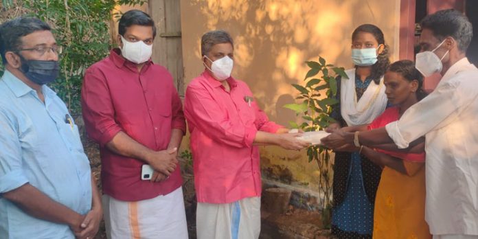 മെഡിക്കല് വിദ്യാഭ്യാസ ചിലവുകള് സിപിഎം ഏറ്റെടുത്തു ; ജയലക്ഷ്മിക്ക് ഡോക്ടറുടെ കുപ്പായമണിയാം മെഡിക്കല് വിദ്യാഭ്യാസ ചിലവുകള് സിപിഎം ഏറ്റെടുത്തു ; ജയലക്ഷ്മിക്ക് ഡോക്ടറുടെ കുപ്പായമണിയാം
