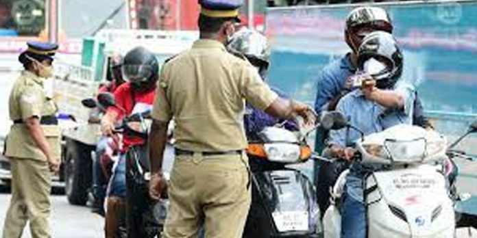 കോവിഡ് നിയന്ത്രണ ലംഘനo ; സംസ്ഥാനത്ത് ഇന്ന് 828 പേര്ക്കെതിരെ കേസെടുത്തു കോവിഡ് നിയന്ത്രണ ലംഘനo ; സംസ്ഥാനത്ത് ഇന്ന് 828 പേര്ക്കെതിരെ കേസെടുത്തു