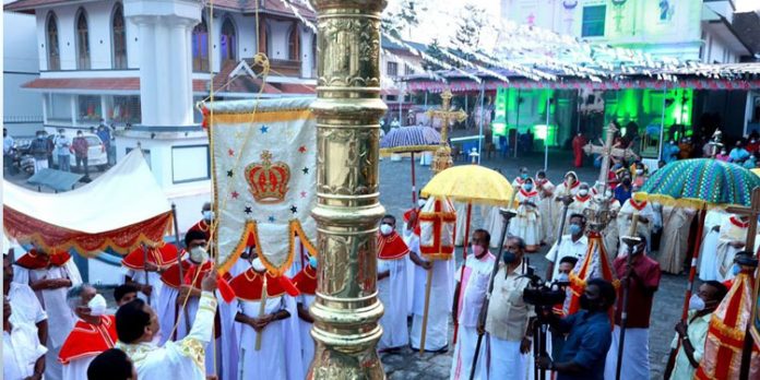 കടുത്തുരുത്തി വലിയപള്ളിയില് ഭക്തിയുടെ നിറവില് മൂന്ന് നോമ്പ് തിരുനാളിന് കൊടിയേറി കടുത്തുരുത്തി വലിയപള്ളിയില് ഭക്തിയുടെ നിറവില് മൂന്ന് നോമ്പ് തിരുനാളിന് കൊടിയേറി
