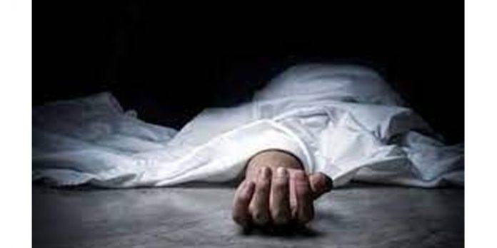 റോഡരികില് സ്യൂട്ട്കെയ്സില് അടച്ചനിലയില് യുവതിയുടെ മൃതദേഹം കണ്ടെത്തി റോഡരികില് സ്യൂട്ട്കെയ്സില് അടച്ചനിലയില് യുവതിയുടെ മൃതദേഹം കണ്ടെത്തി